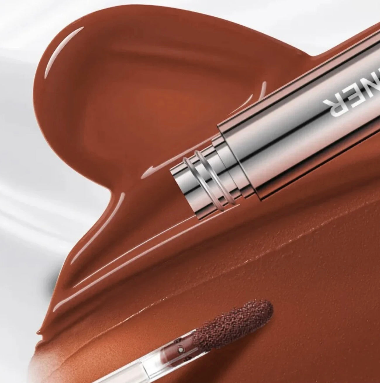 Lip Liner™ GlossUp + Ebook Makeup Magazine